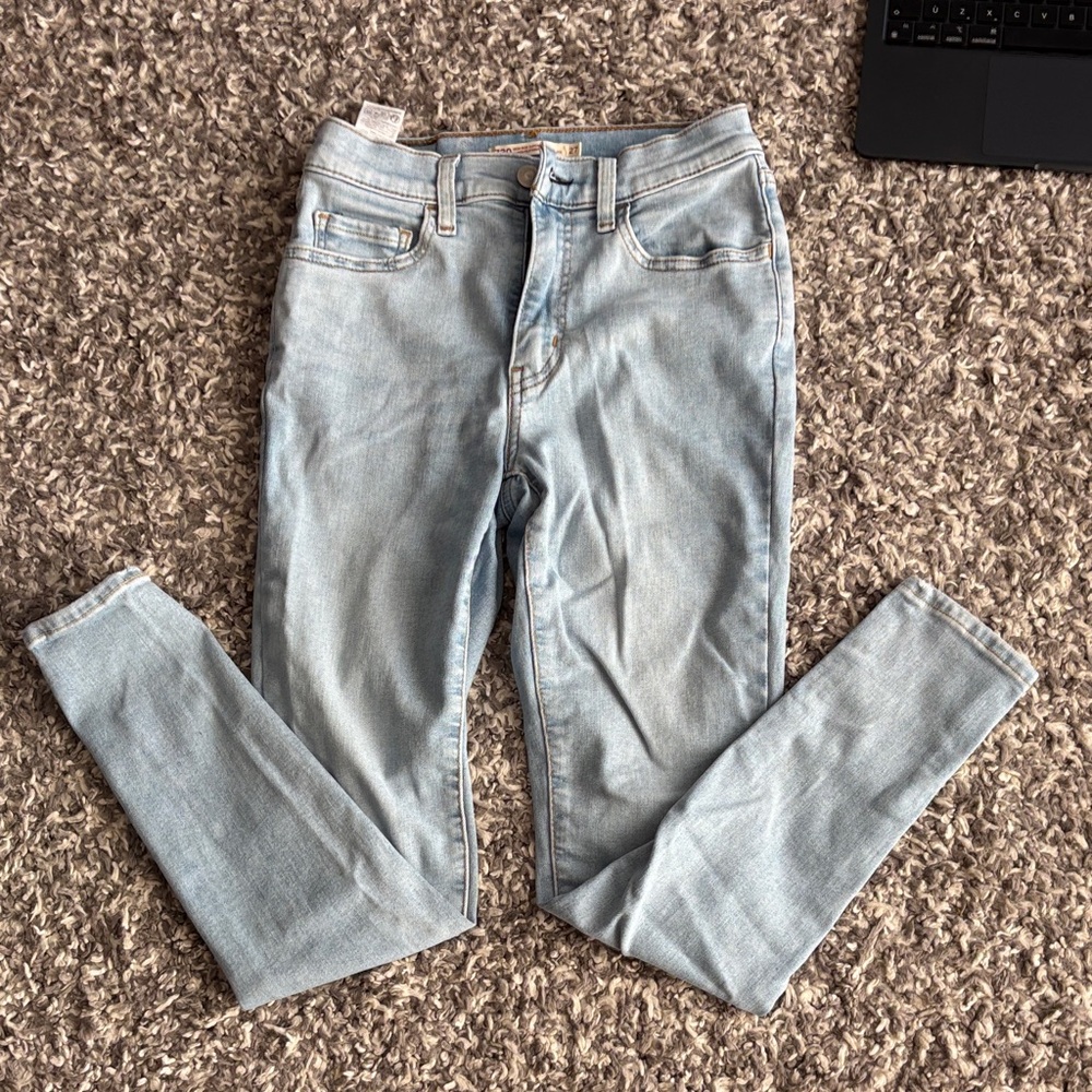 Levi's Women's Light Wash Skinny Jeans